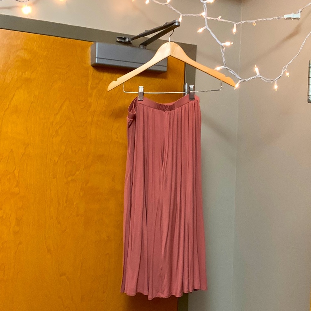 Pink mid-length skirt, silky thin material